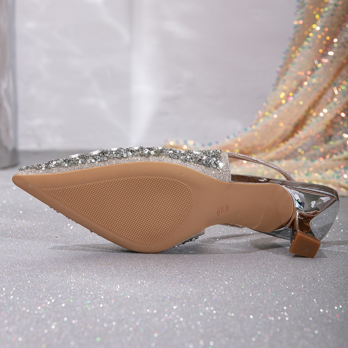 Sandal Hak Tinggi Ujung Runcin - Court Heel Pointed ulasan dan harga